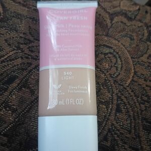 COVERGIRL Dewy Finish Liquid Foundation Tube - Pink & Beige(540 Light)
